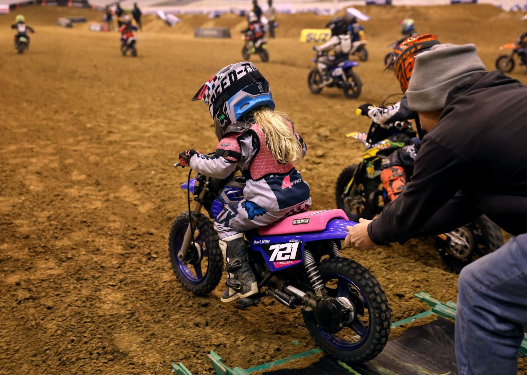 Supercross Futures, 4-year-old girl follows in dad's footsteps